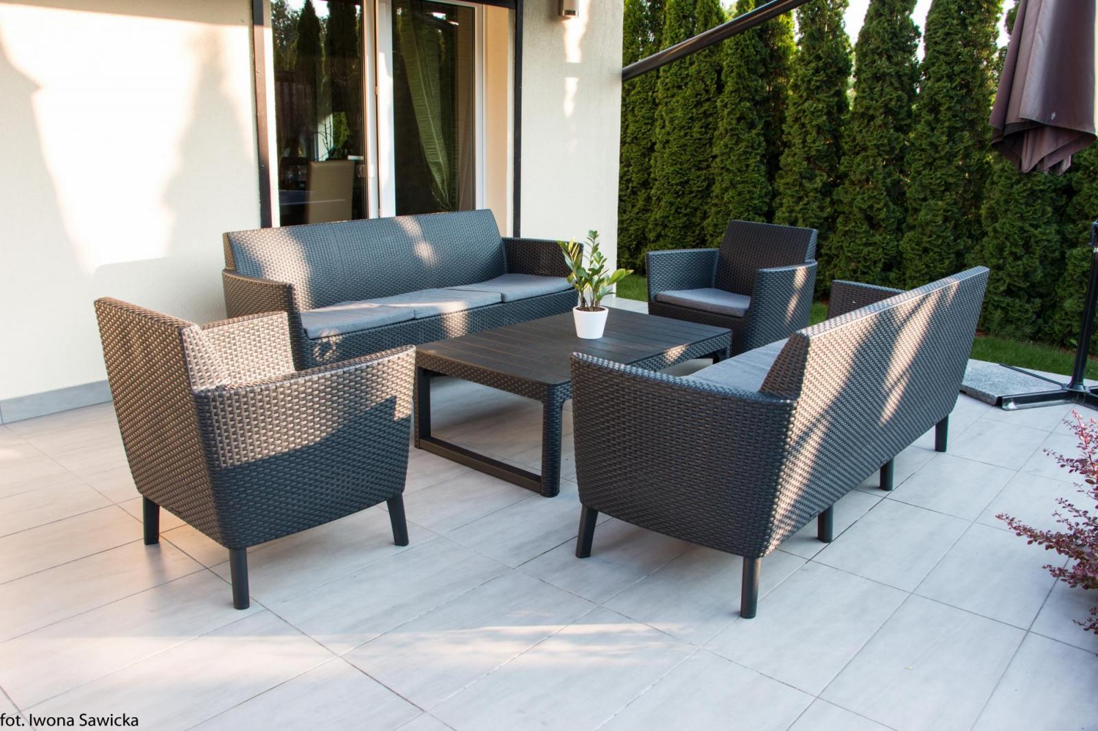 Zestaw ogrodowy z podnoszonym stolikiem