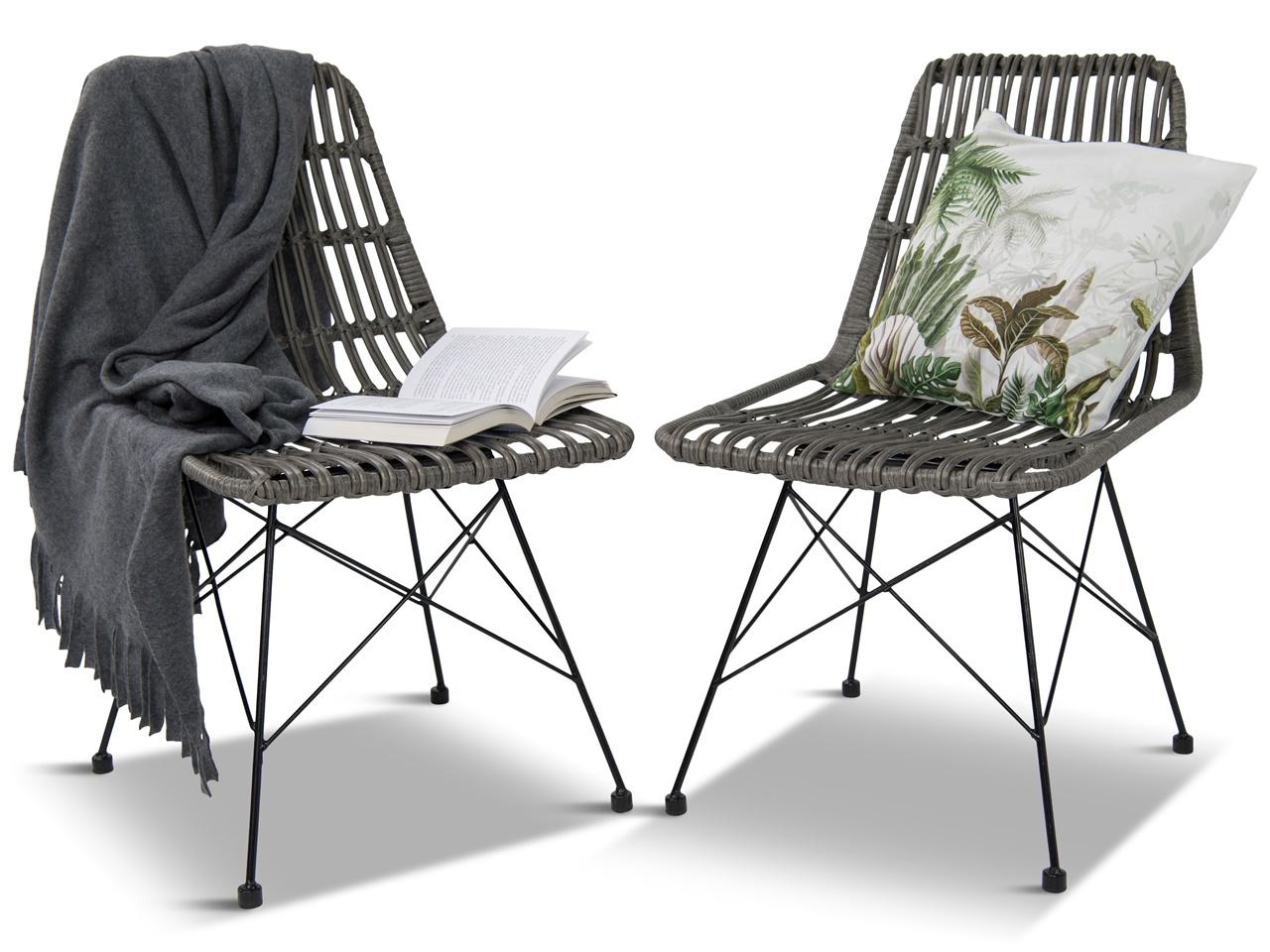 Szare krzesło rattanowe w stylu boho