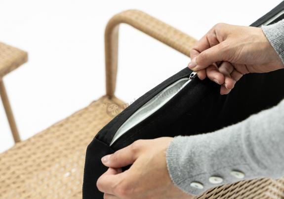 Beżowy komplet mebli na balkon dla 2 osób