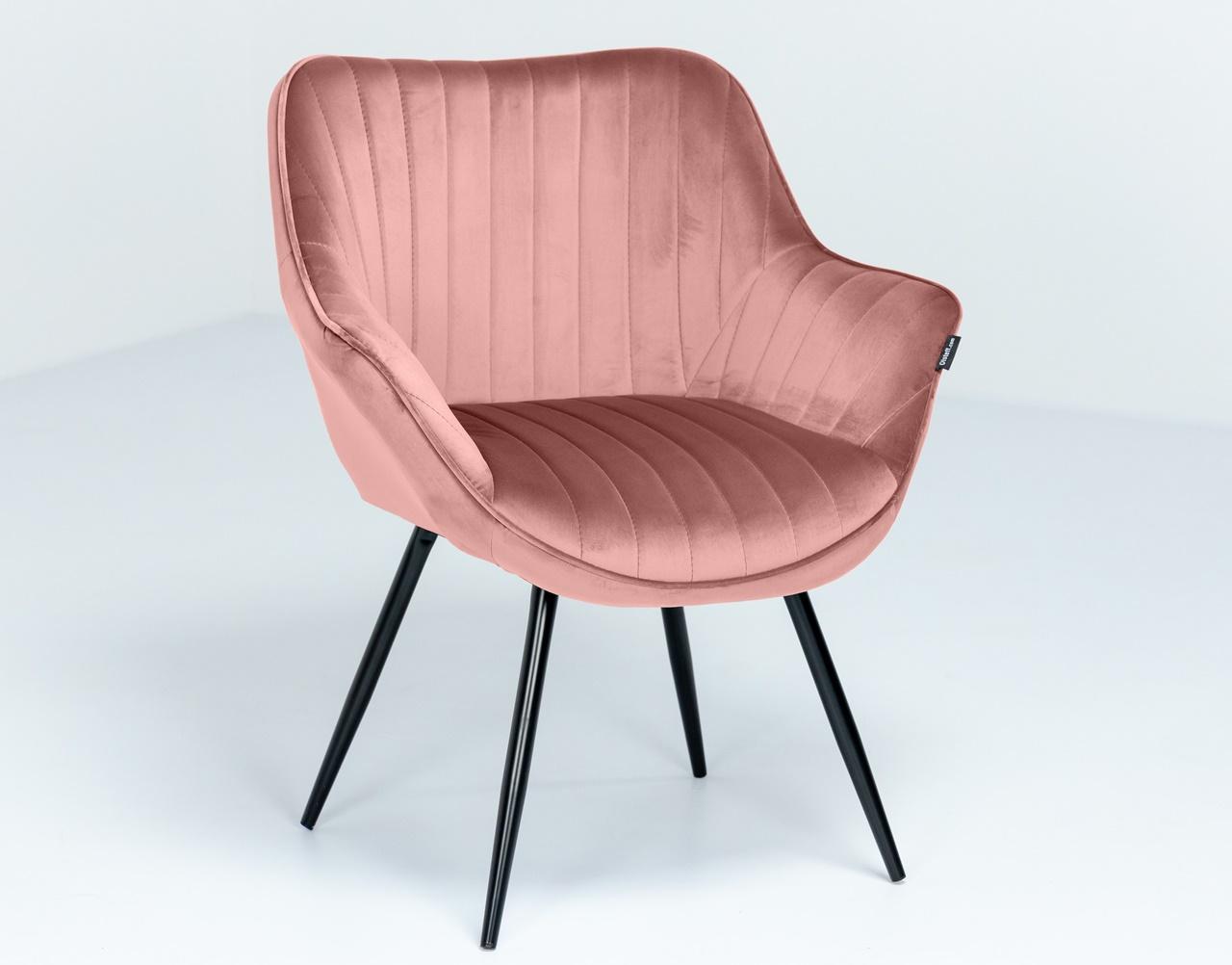 Różowe krzesło welurowe