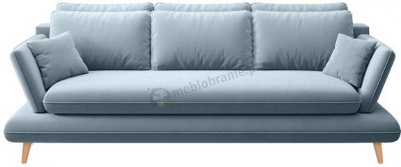 Błękitna sofa na drewnianych nóżkach