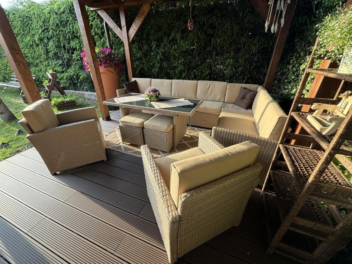 Set de technorattan cu o masă înaltă