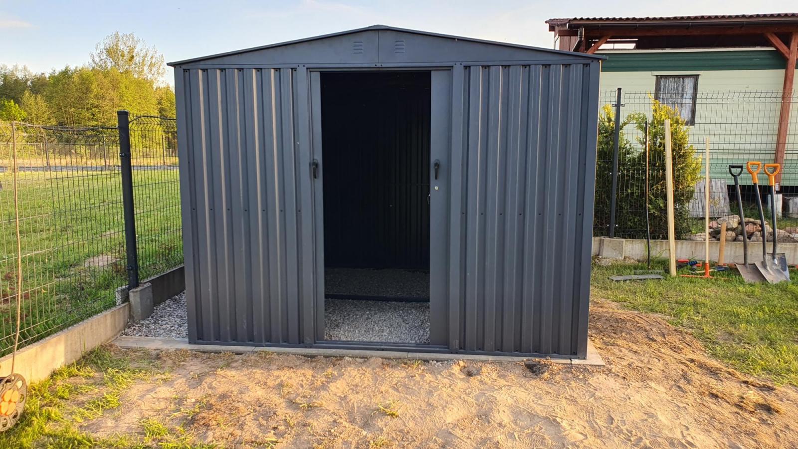 Kovový domek Hartt 260x257x200cm se sedlovou střechou - antracitový